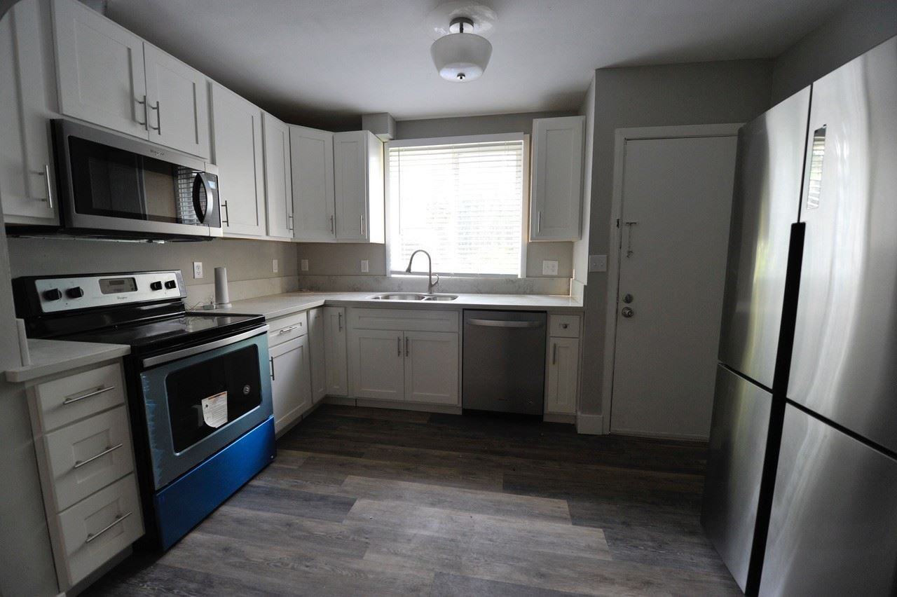 3743 SE Cesar Estrada Chavez Blvd - Photo 3 of 9