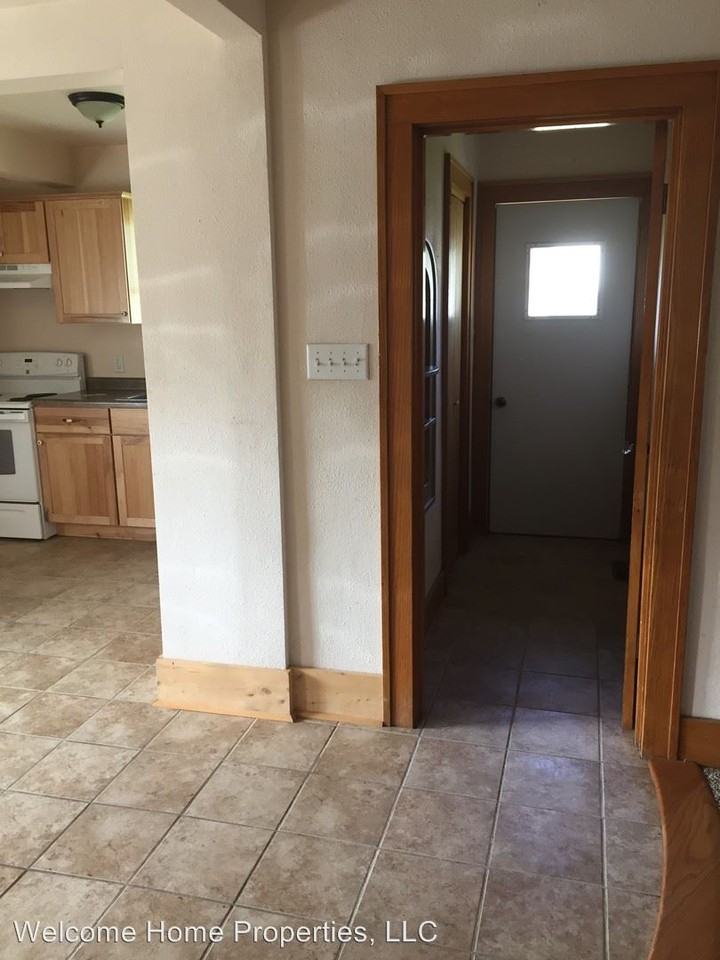 410 2nd St SE - Photo 3 of 6