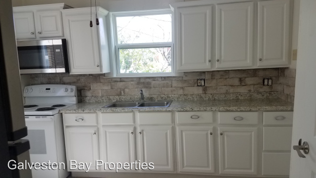 1814 Ave N - Photo 3 of 4