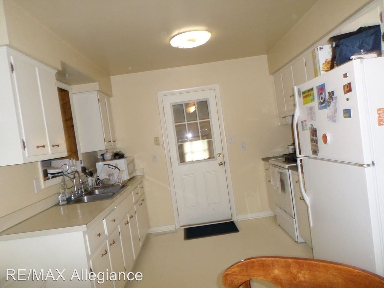 6135 Newark Ave - Photo 3 of 9