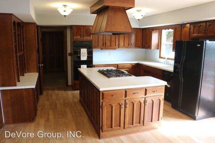 1371 Westwood Dr - Photo 3 of 28