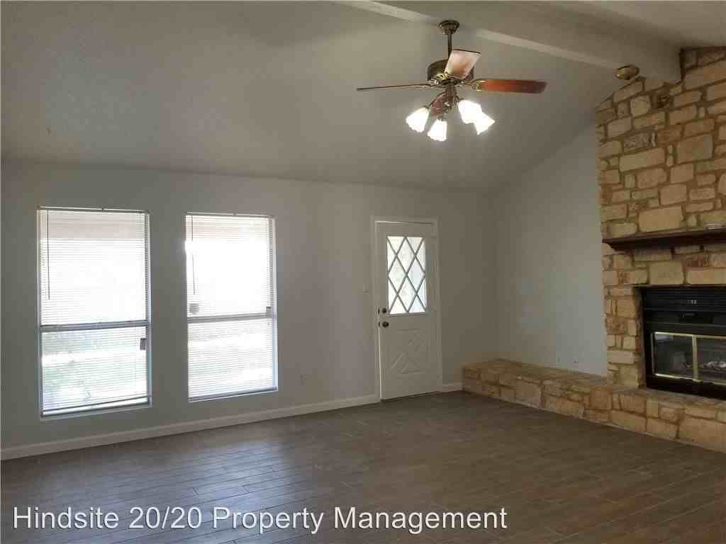 2107 Laura Ct - Photo 2 of 12