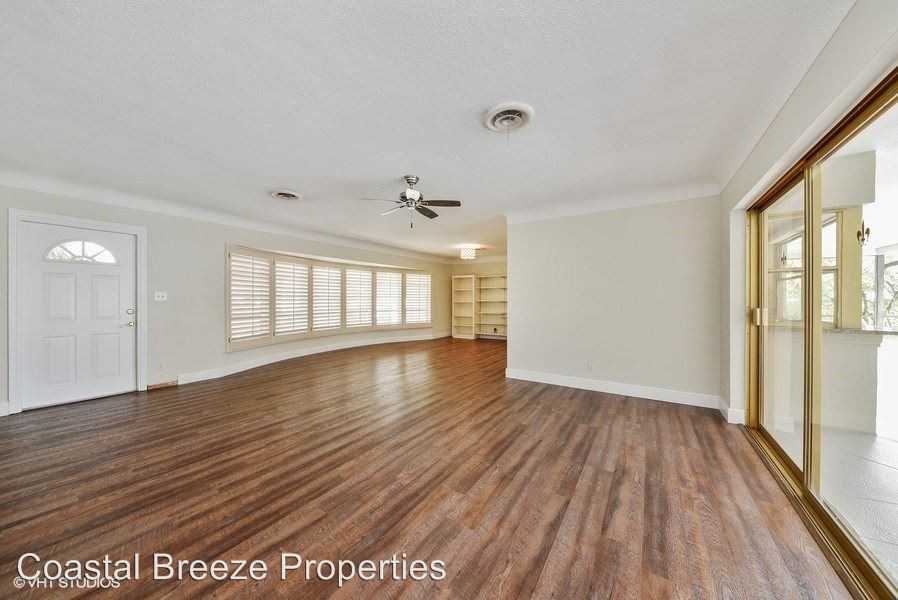 574 NW 14th Ave - Photo 2 of 13