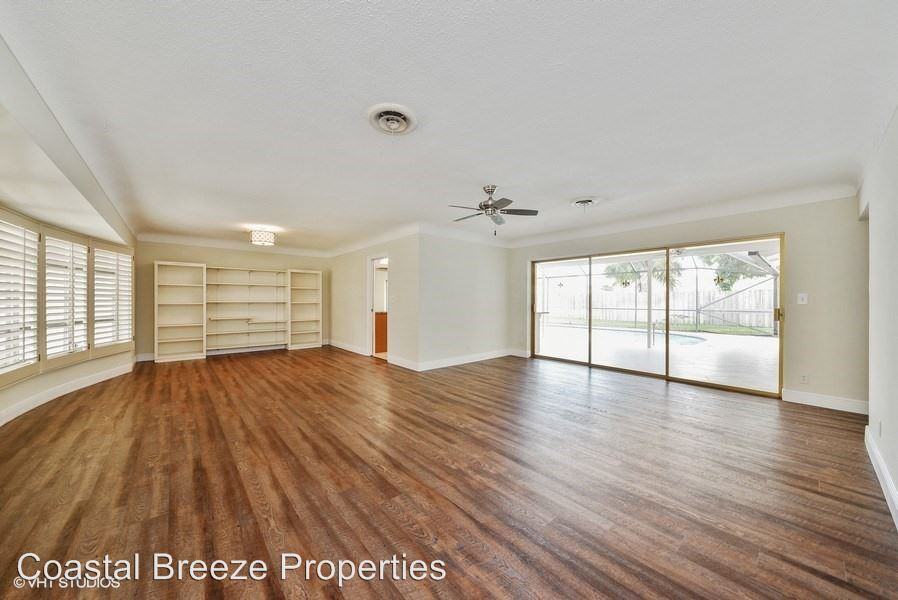 574 NW 14th Ave - Photo 3 of 13