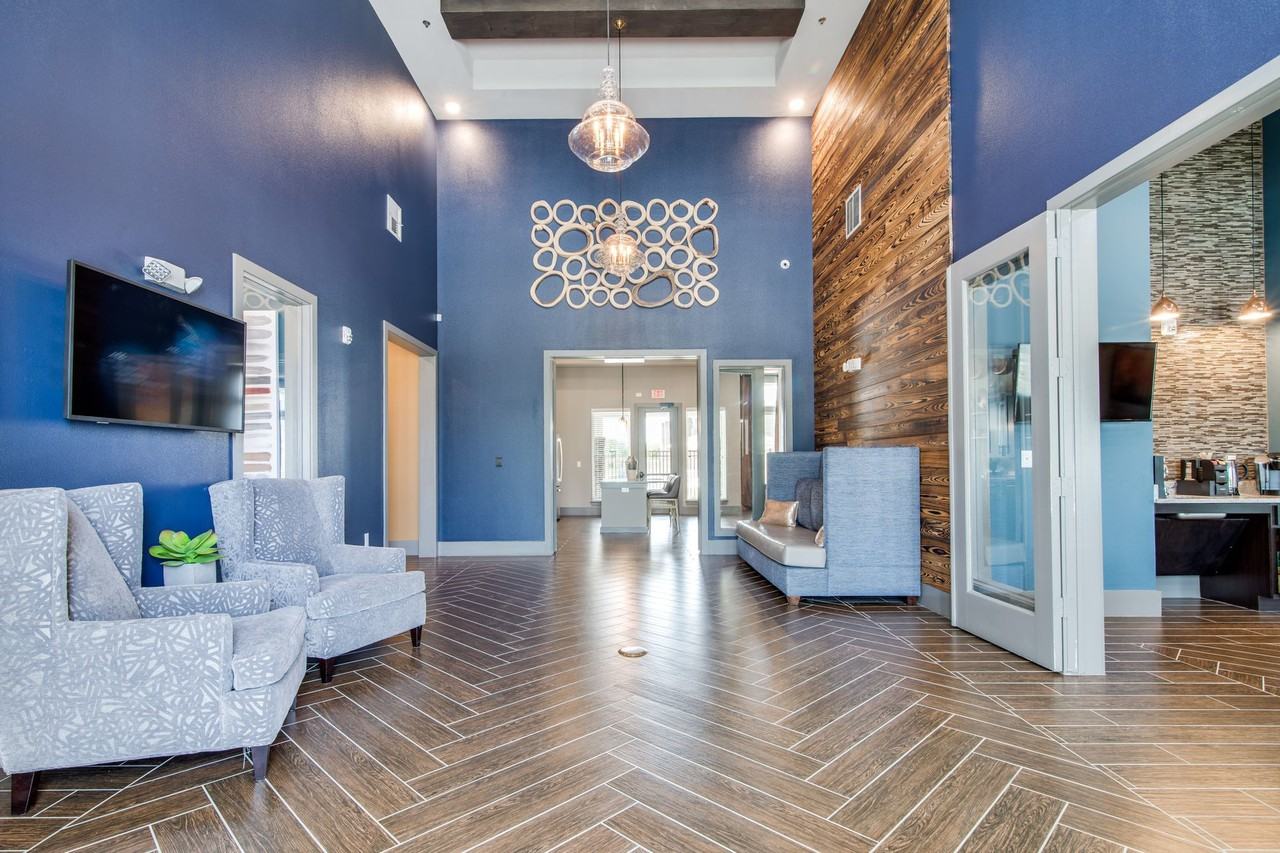 Palladium Anna - Photo 2 of 26