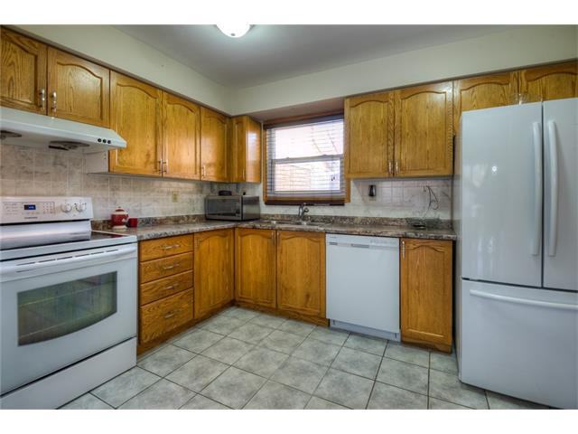 68 Middlemiss Crescent - Photo 2 of 18