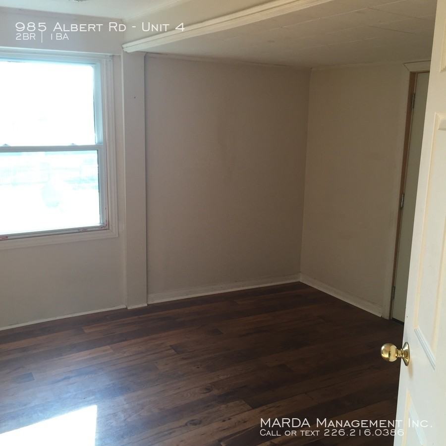 985 Albert Rd #4 - Photo 3 of 10