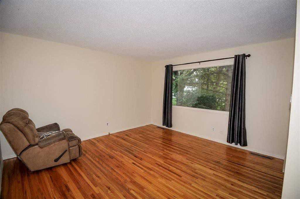 4811 32 Ave NW - Photo 3 of 22