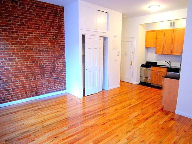 E 87th St #5D - Photo 2 of 3