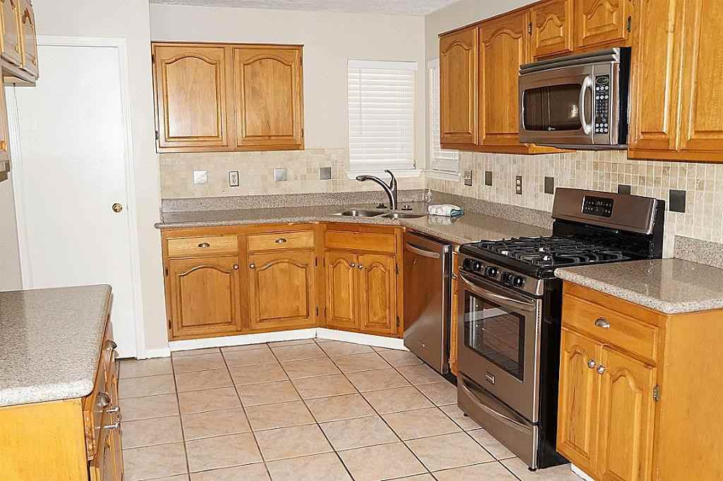 722 Regency Ct - Photo 2 of 17