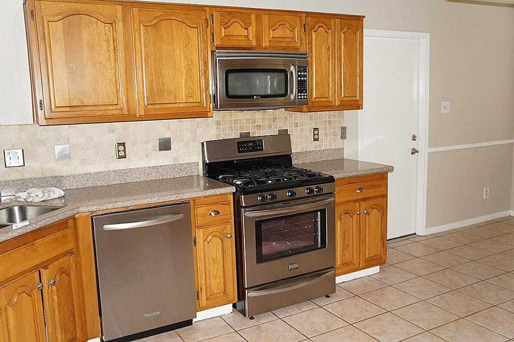 722 Regency Ct - Photo 3 of 17