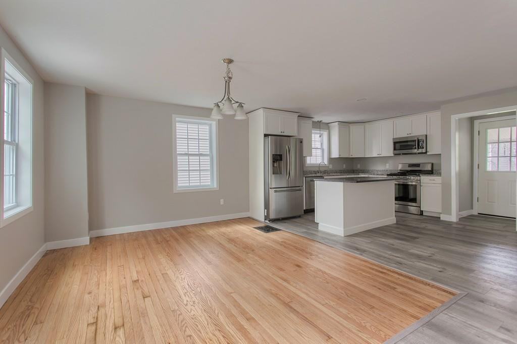 36 Chestnut St - Photo 3 of 30