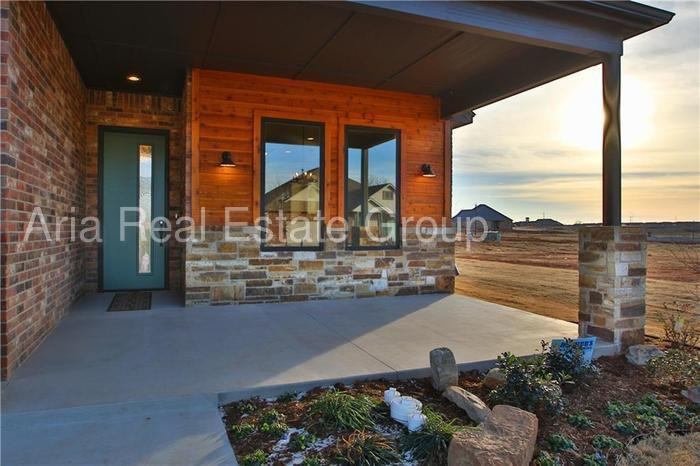 512 W Main St - Photo 2 of 31