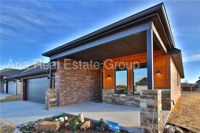 512 W Main St - Photo 3 of 31