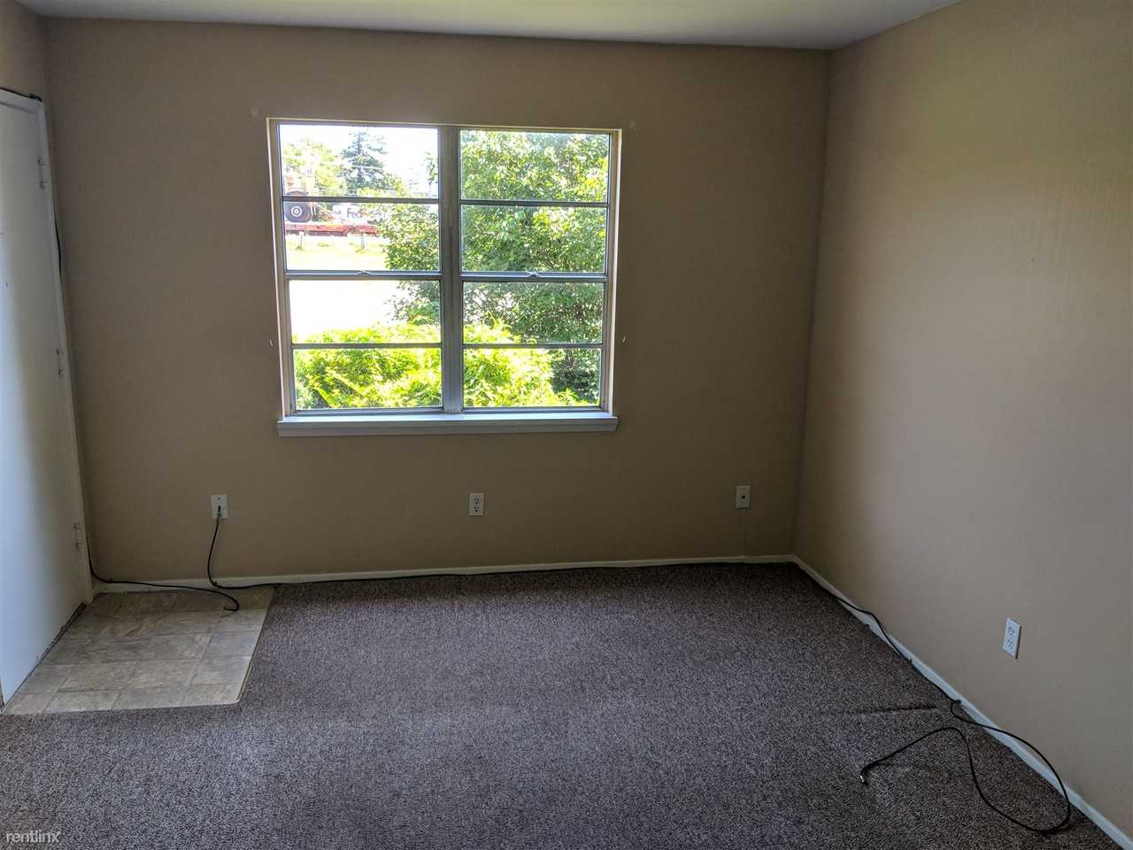 9335 La Grange Rd - Photo 3 of 7