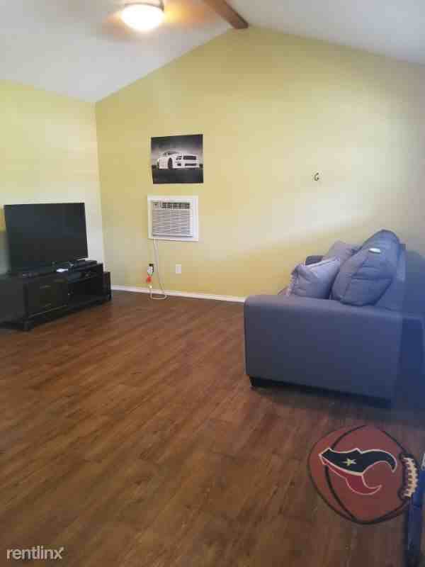 10 Marinor Ct - Photo 2 of 4