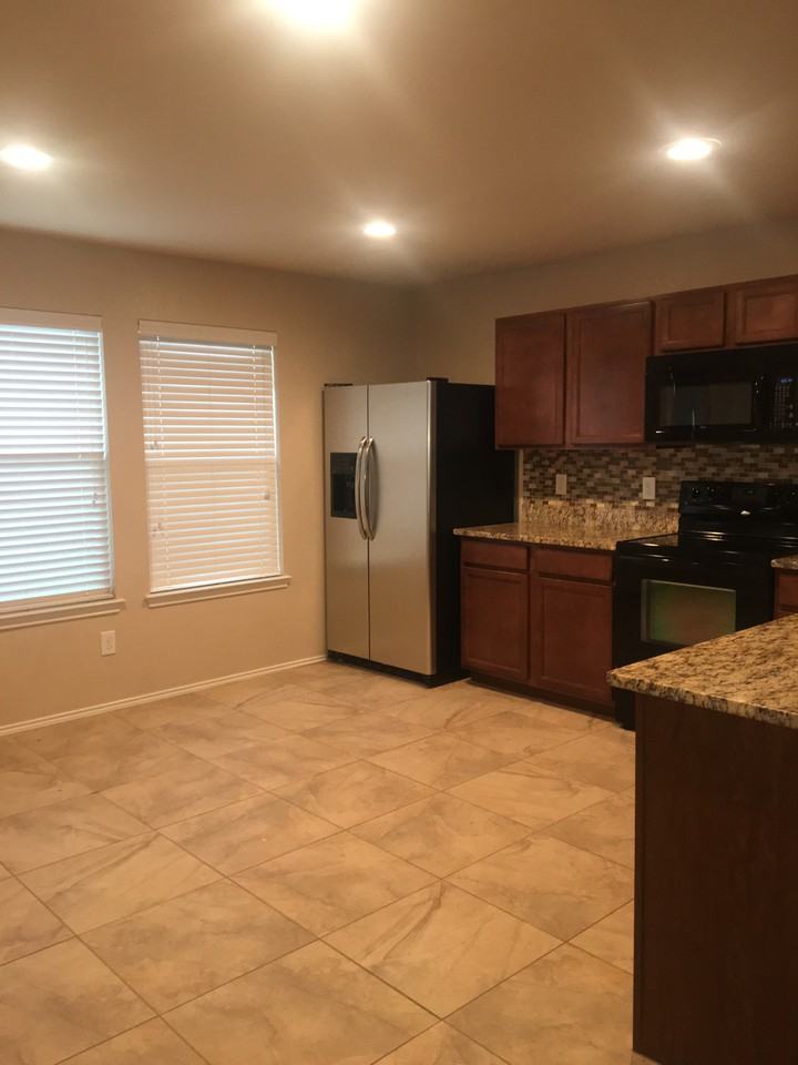 9204 Tierra Verde Dr - Photo 2 of 9