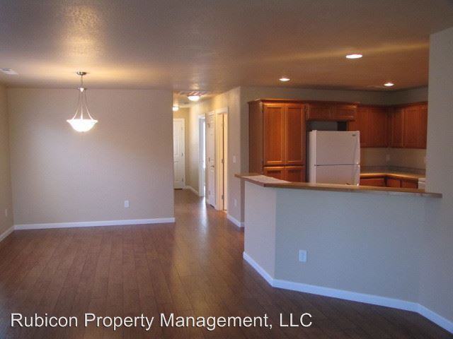 328 Cheney Loop - Photo 3 of 12