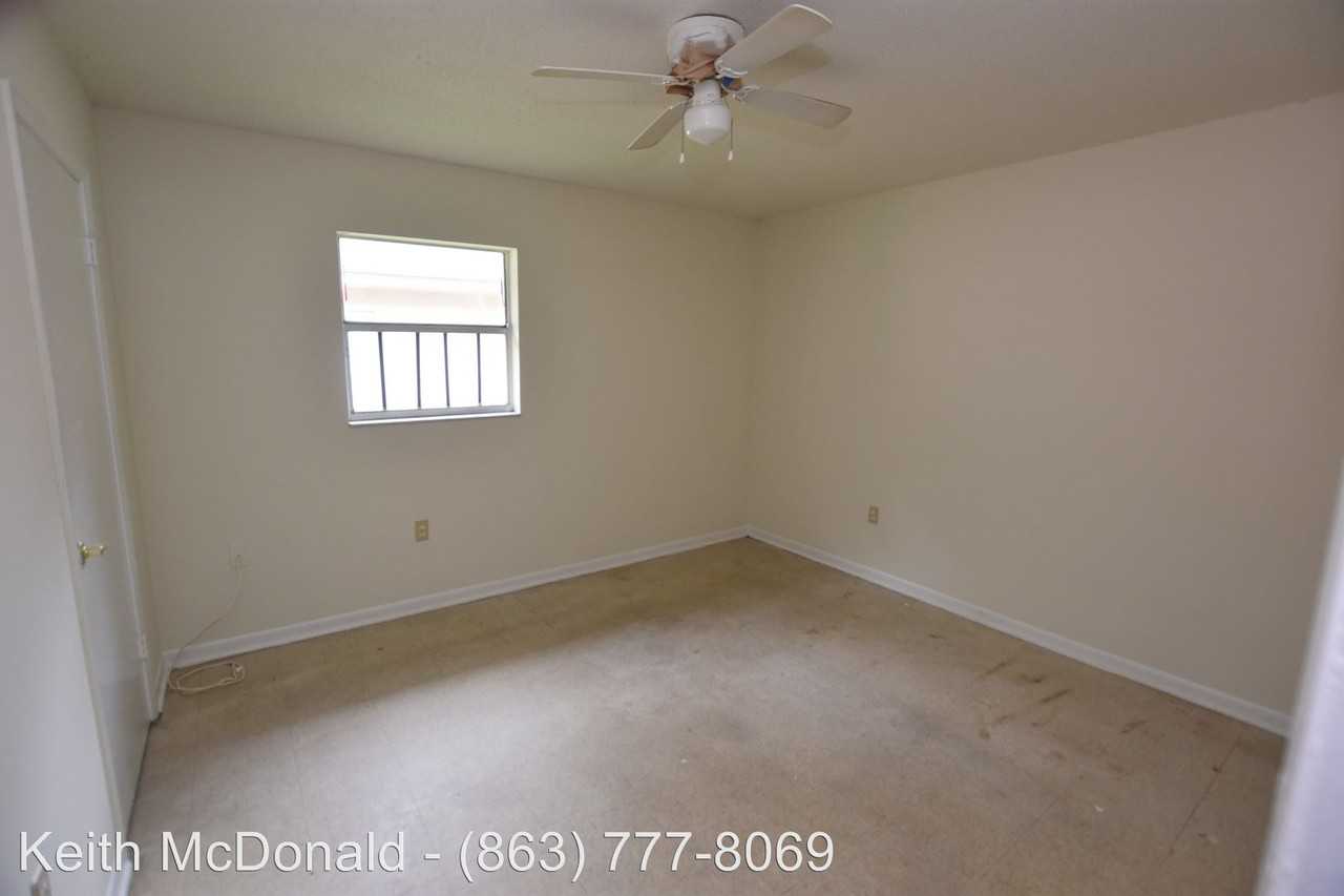1104 Roselle Ave - Photo 3 of 6