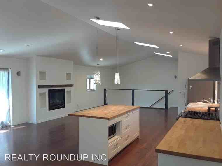 14100 Grove St - Photo 2 of 14