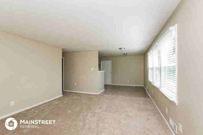 1520 Chelveston Dr - Photo 2 of 15