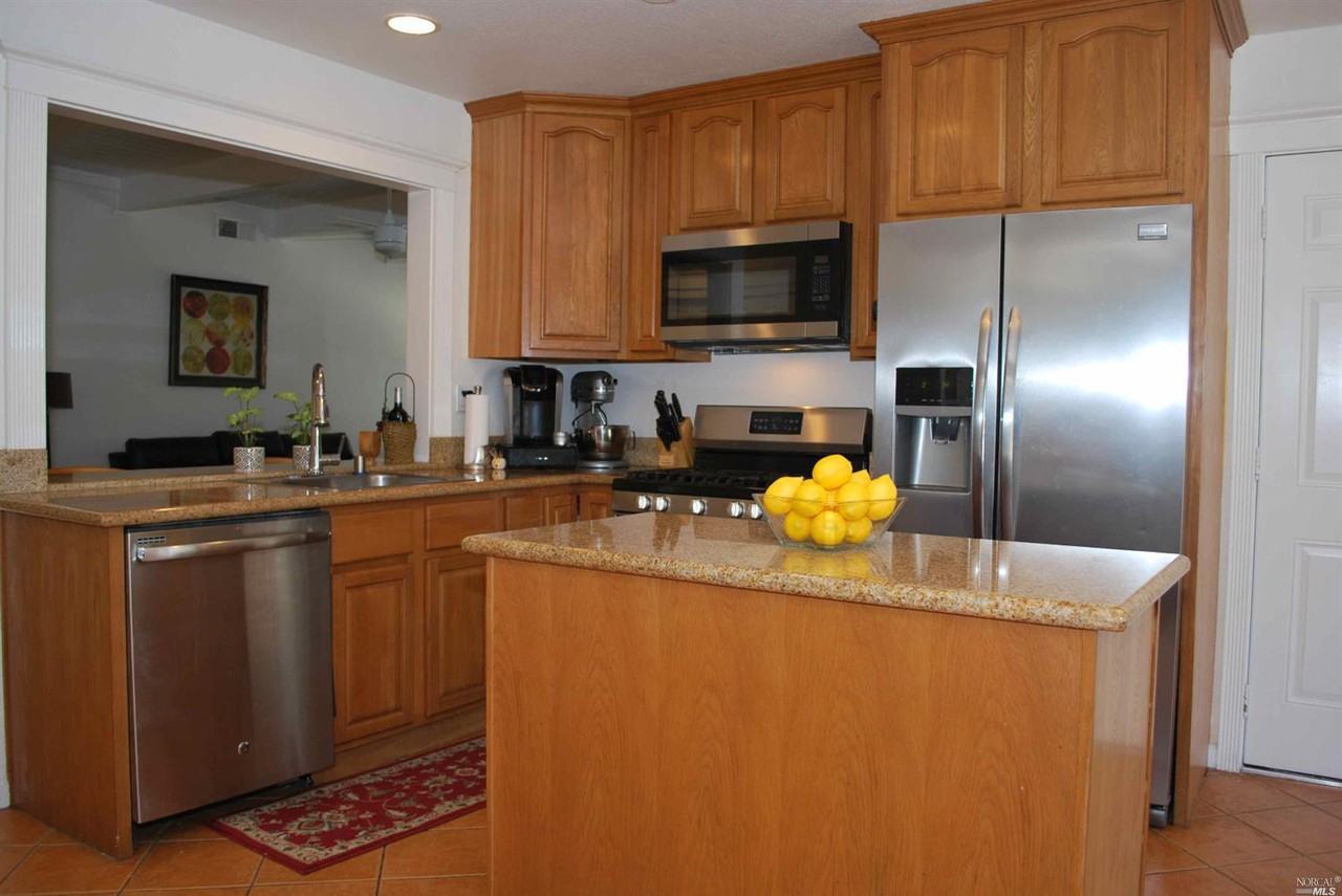 2239A Redwood Rd - Photo 3 of 18