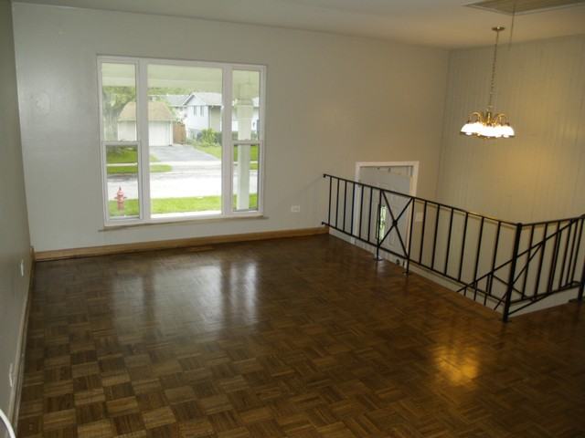 30 S Sycamore Ln - Photo 2 of 15