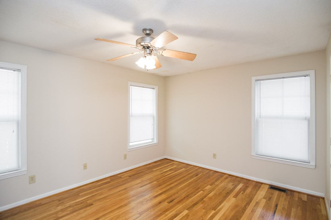 800 Laurel Hill Ln - Photo 3 of 25