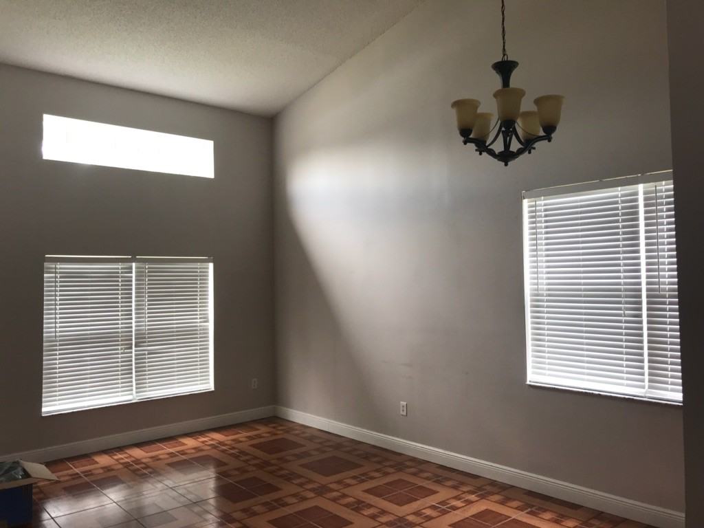 578 Maricopa Dr - Photo 3 of 11
