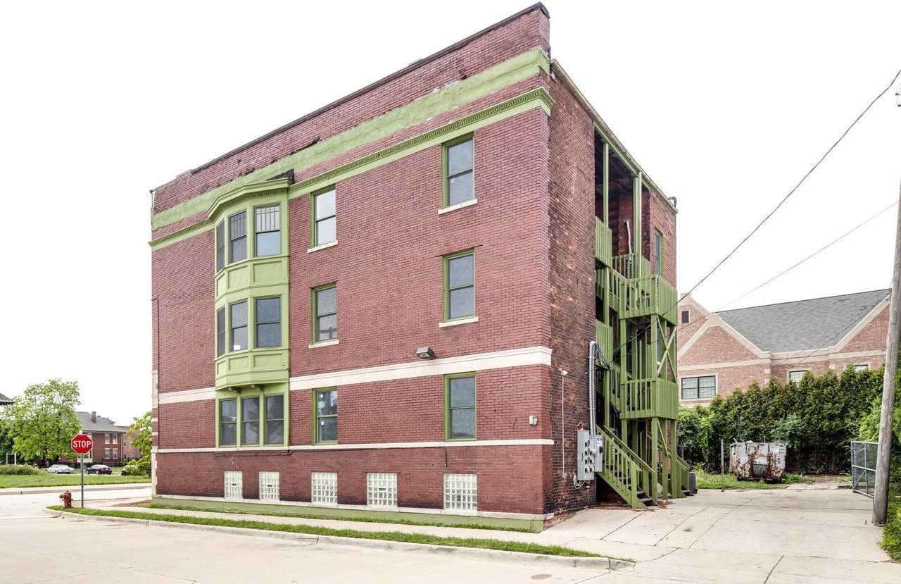 3402 Brush St - Photo 3 of 14