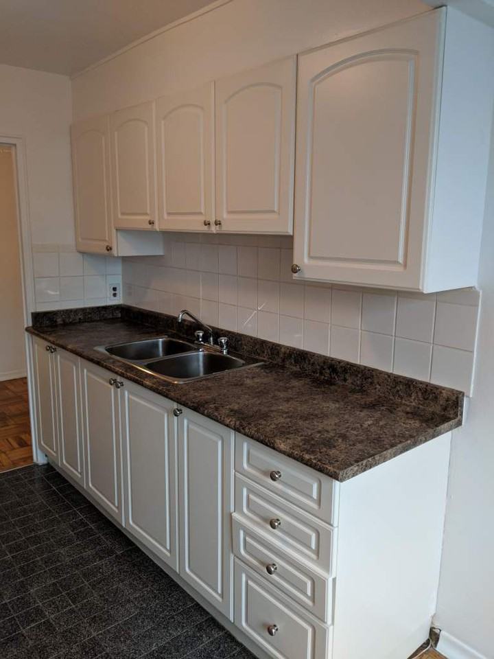 Avenue-Eglinton - Photo 3 of 10