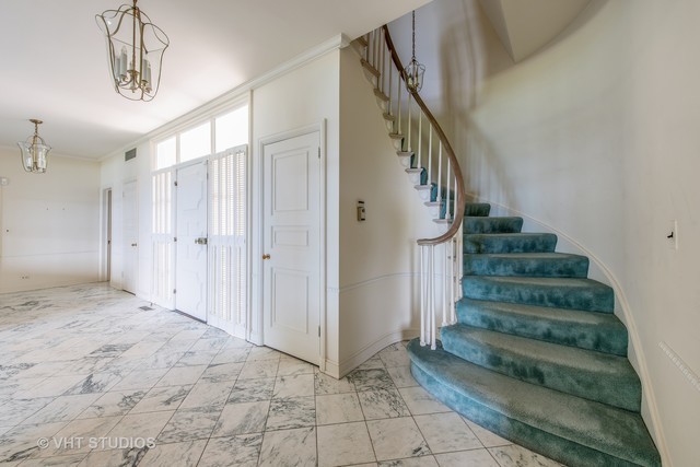 233 Sheridan Rd - Photo 2 of 15