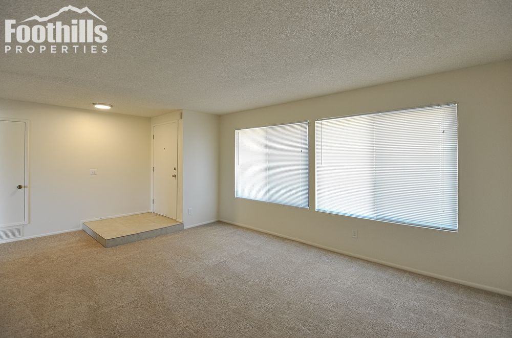 7328 N Meredith Blvd - Photo 2 of 31