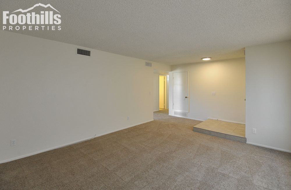 7328 N Meredith Blvd - Photo 3 of 31