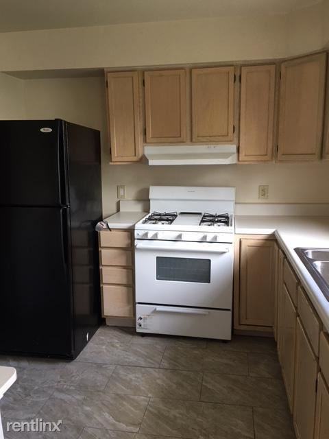 1133 Somerset St - Photo 3 of 16