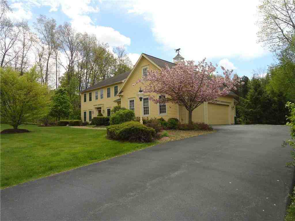 19 Hunt Club Dr - Photo 2 of 18