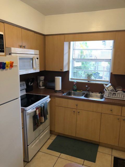 915 NE 8th street - Photo 2 of 4