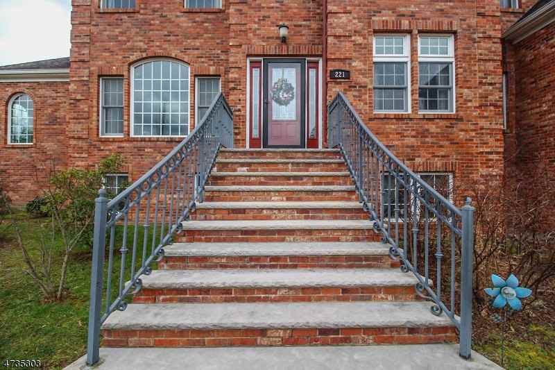 221 Everitts Rd - Photo 2 of 22