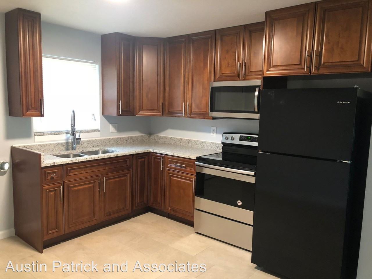 108 S Woodland Dr - Photo 3 of 9