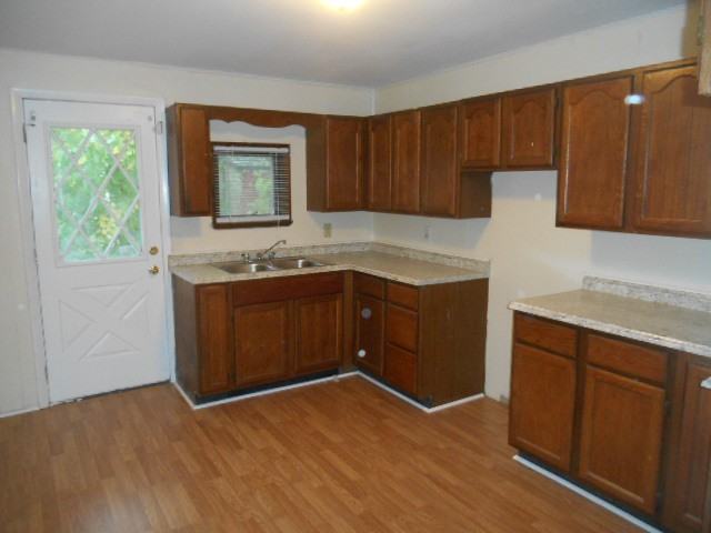 2316 Colorado St - Photo 2 of 12