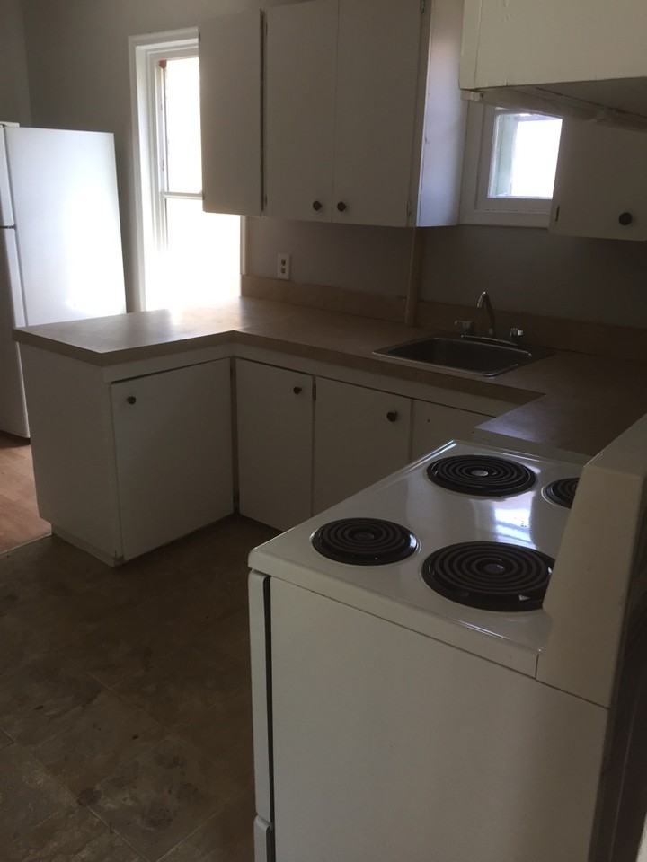 946 Angus St - Photo 3 of 6