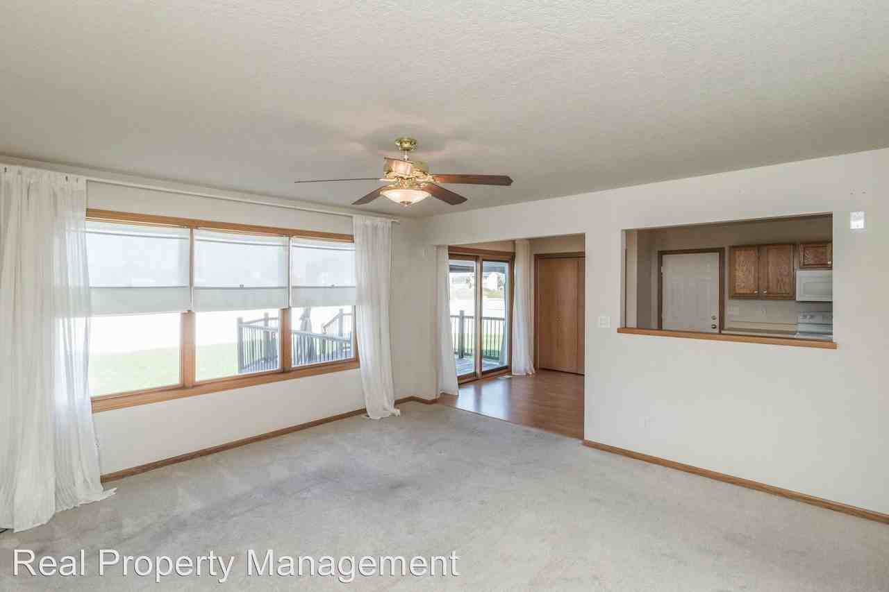 4915 Waller St - Photo 3 of 19