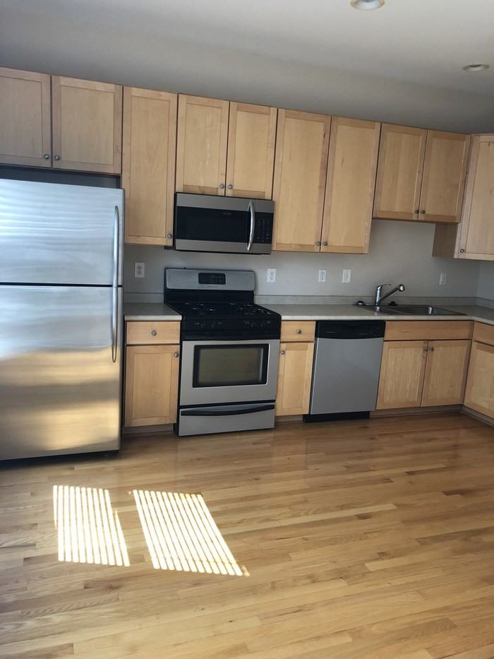 1025 S Wall St - Photo 3 of 18