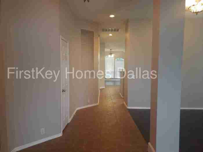 707 Geary Dr - Photo 2 of 20