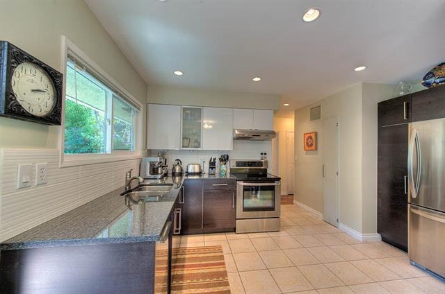 825 W 20th Street - Photo 2 of 10