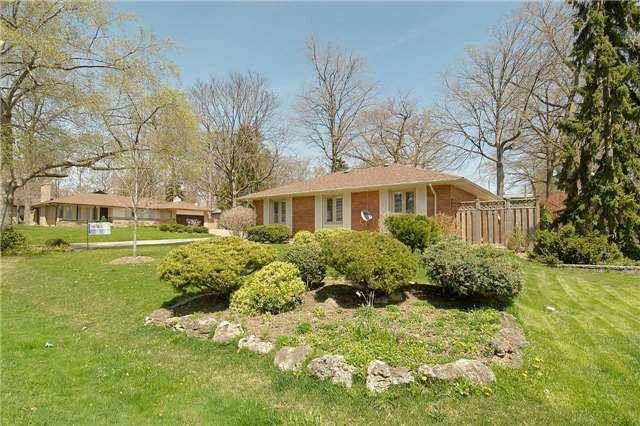 1 Farningham Crescent - Photo 2 of 10