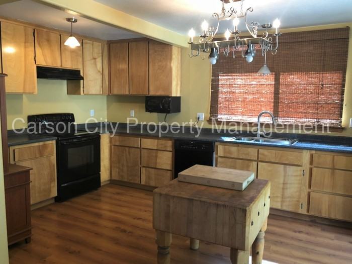 3227 Old US Highway 395 N - Photo 2 of 11