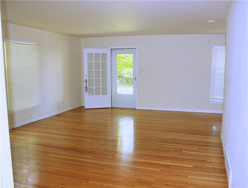 607 E 82nd St - Photo 3 of 16