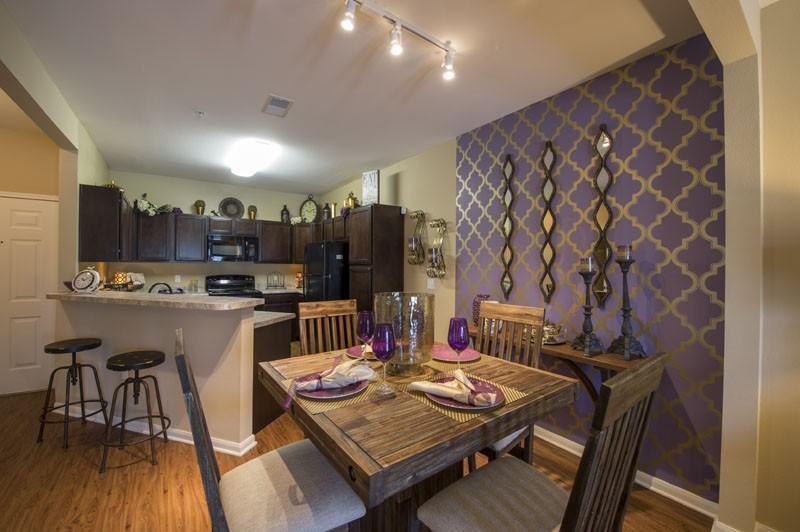 Landmark Grand Champion - Photo 3 of 15