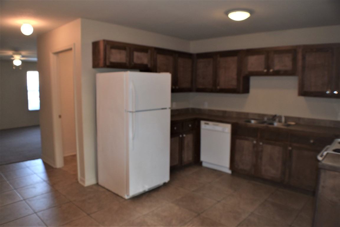 1118 Howell Rd - Photo 2 of 16